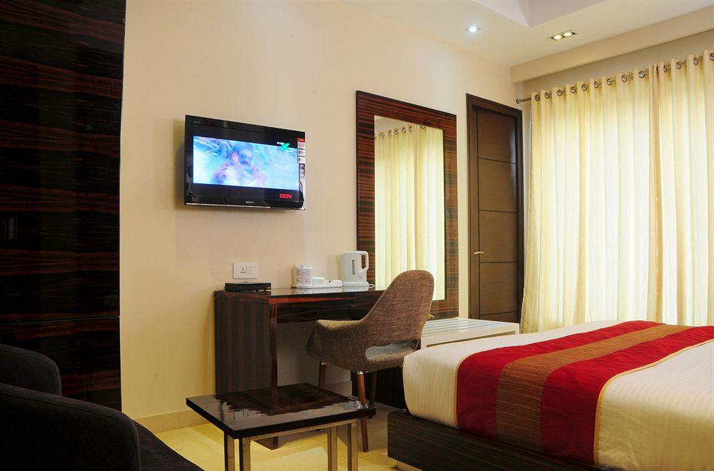 Hotel Gulnar Нью-Дели Экстерьер фото