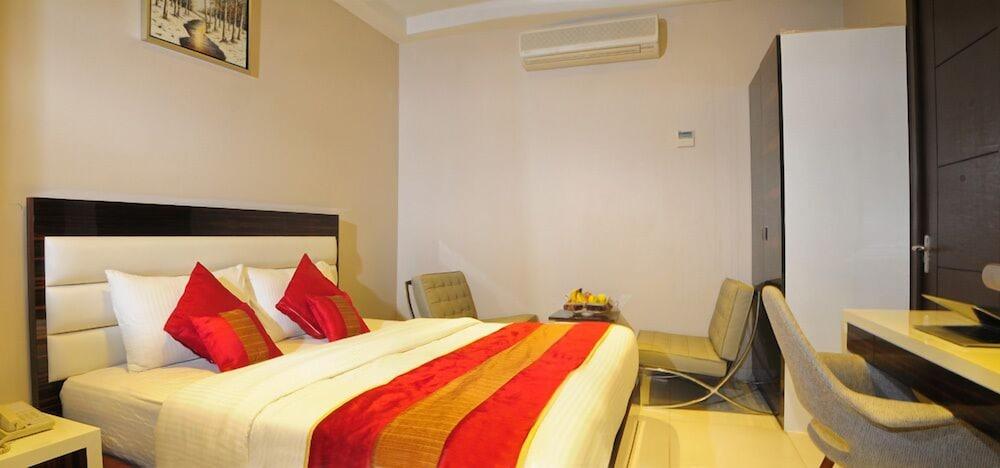 Hotel Gulnar Нью-Дели Экстерьер фото