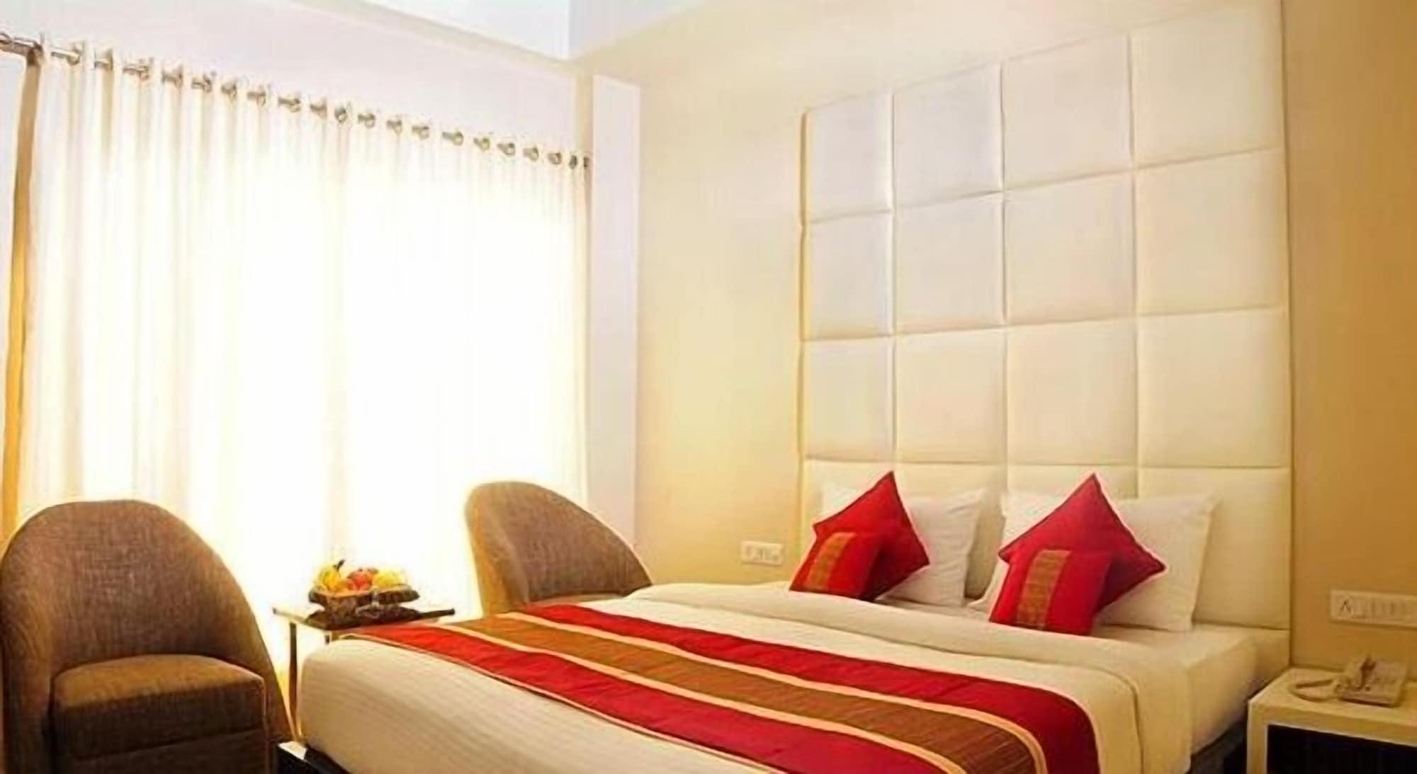 Hotel Gulnar Нью-Дели Экстерьер фото