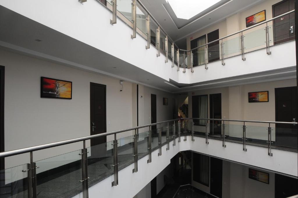 Hotel Gulnar Нью-Дели Экстерьер фото