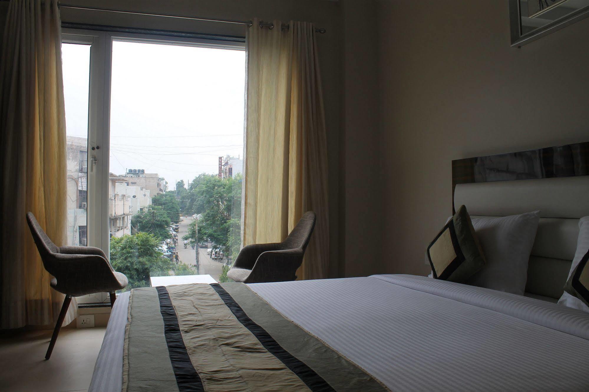 Hotel Gulnar Нью-Дели Номер фото