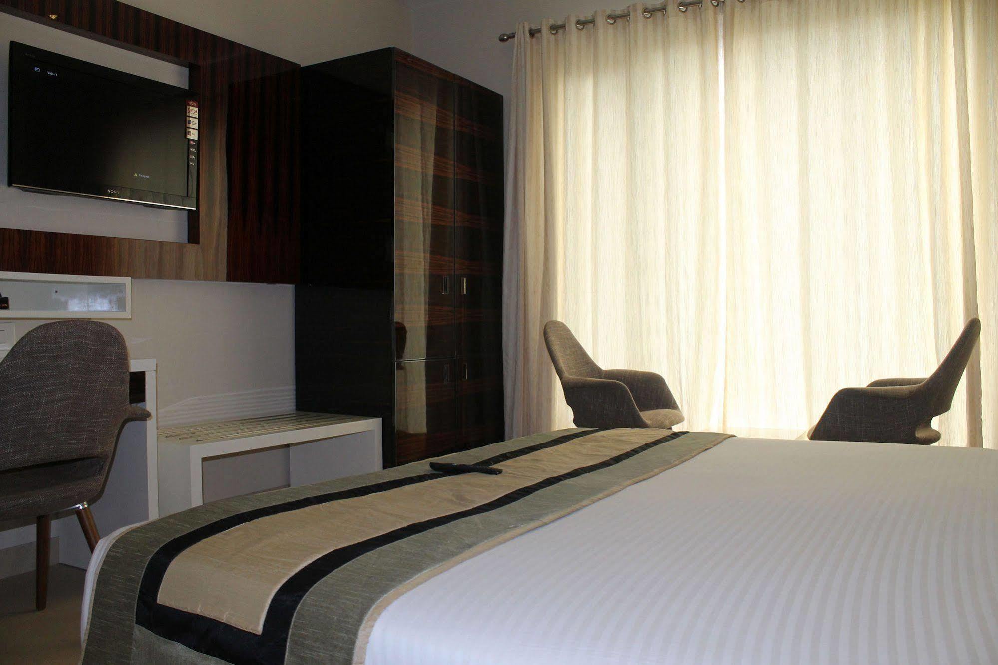 Hotel Gulnar Нью-Дели Экстерьер фото
